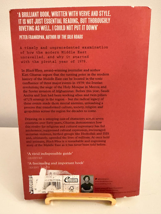 Black Wave: Saudi Arabia, Iran and the Rivalry that Unravelled the Middle East by Kim Ghattas (Paperback book)