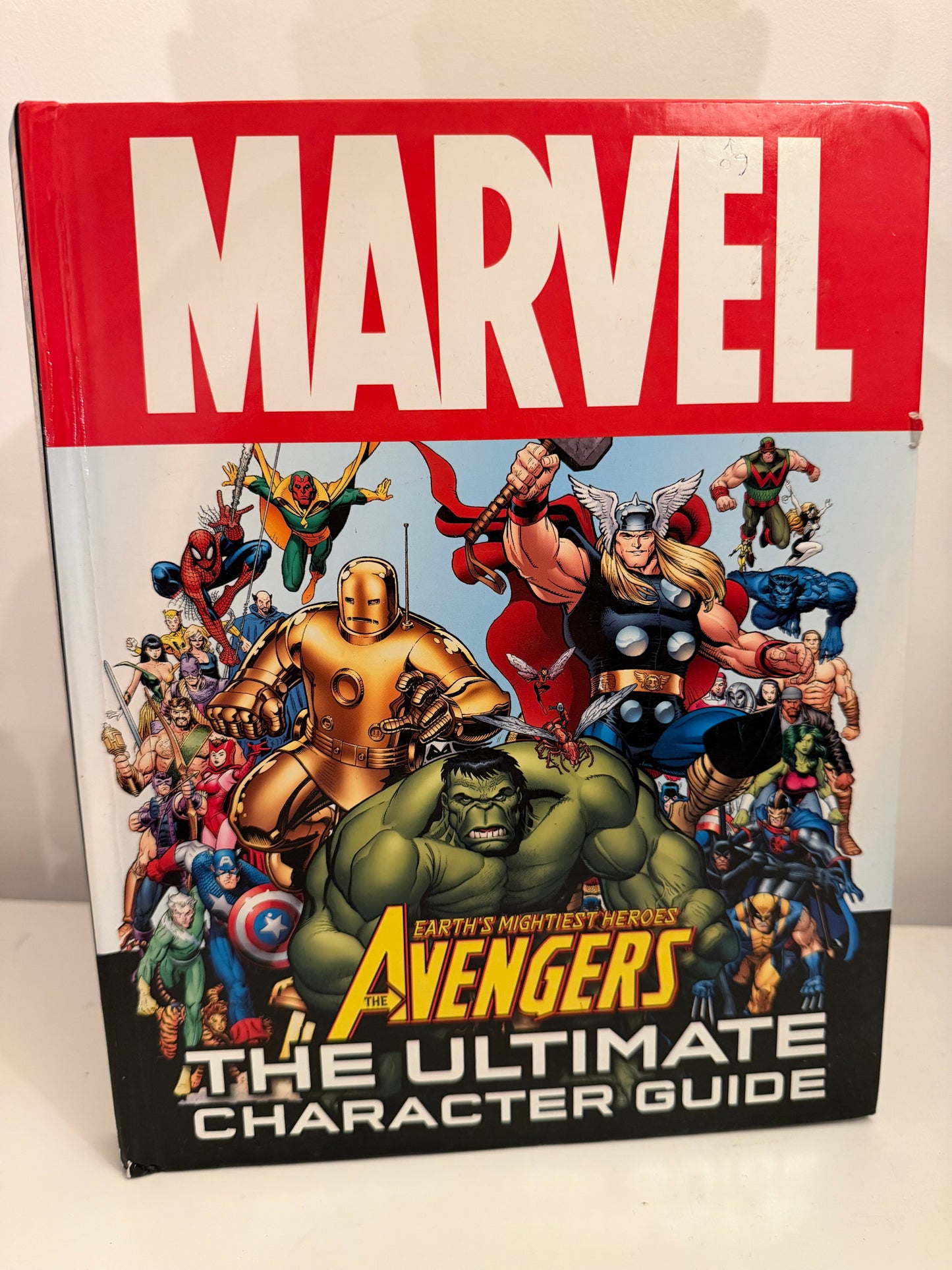 Marvel EARTHS MIGHTIEST HEROES, THE AVENGERS, THE ULTIMATE CHARACTER GUIDE Book