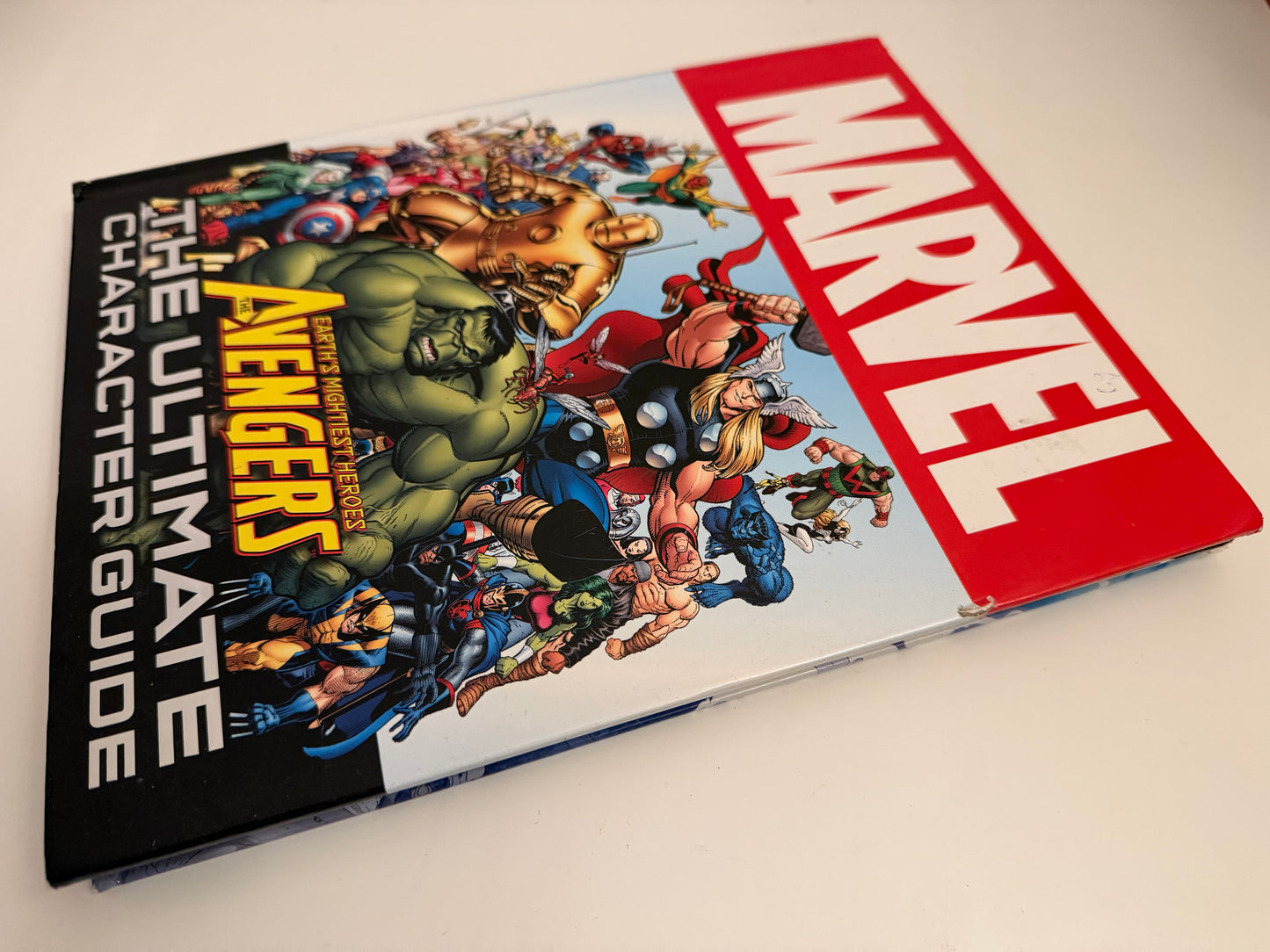 Marvel EARTHS MIGHTIEST HEROES, THE AVENGERS, THE ULTIMATE CHARACTER GUIDE Book