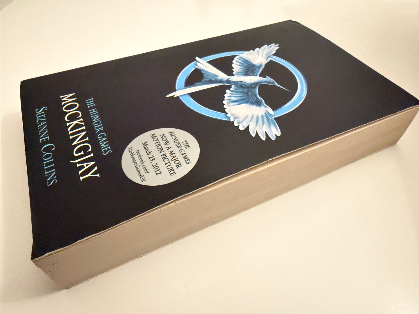 Mockingjay by Suzanne Collins (The Hunger Games, Paperback Book 3)