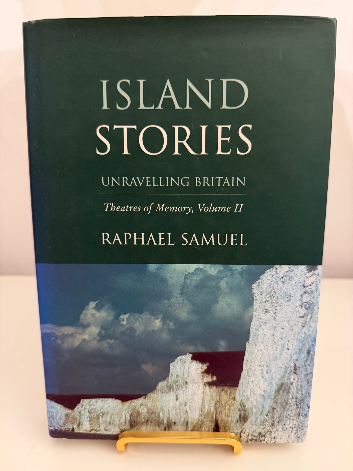 Island Stories: Unravelling Britain — Theatres of Memory, Volume II by Raphael Samuel (Hardback book)