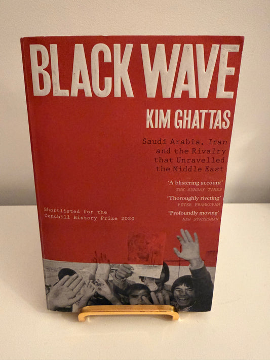 Black Wave: Saudi Arabia, Iran and the Rivalry that Unravelled the Middle East by Kim Ghattas (Paperback book)