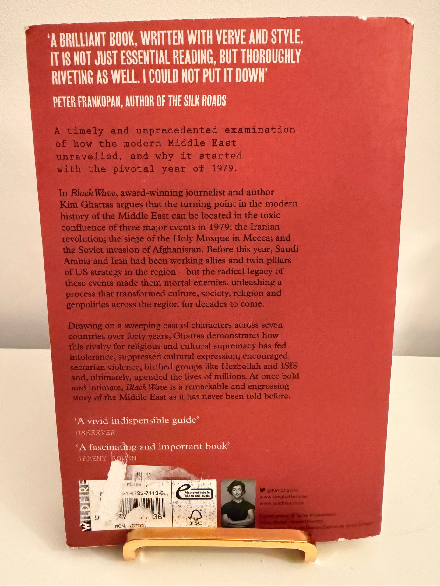 Black Wave: Saudi Arabia, Iran and the Rivalry that Unravelled the Middle East by Kim Ghattas (Paperback book)