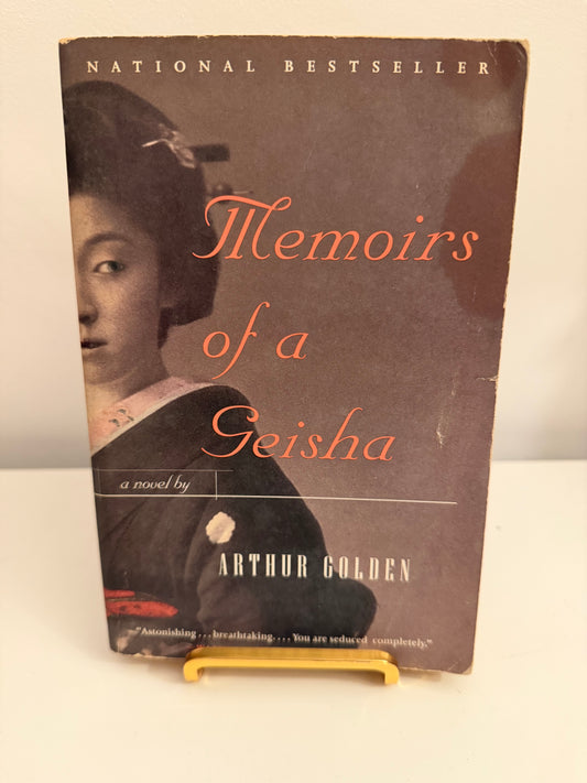 Memoirs of a Geisha a novel by Arthur Golden (Paperback book)