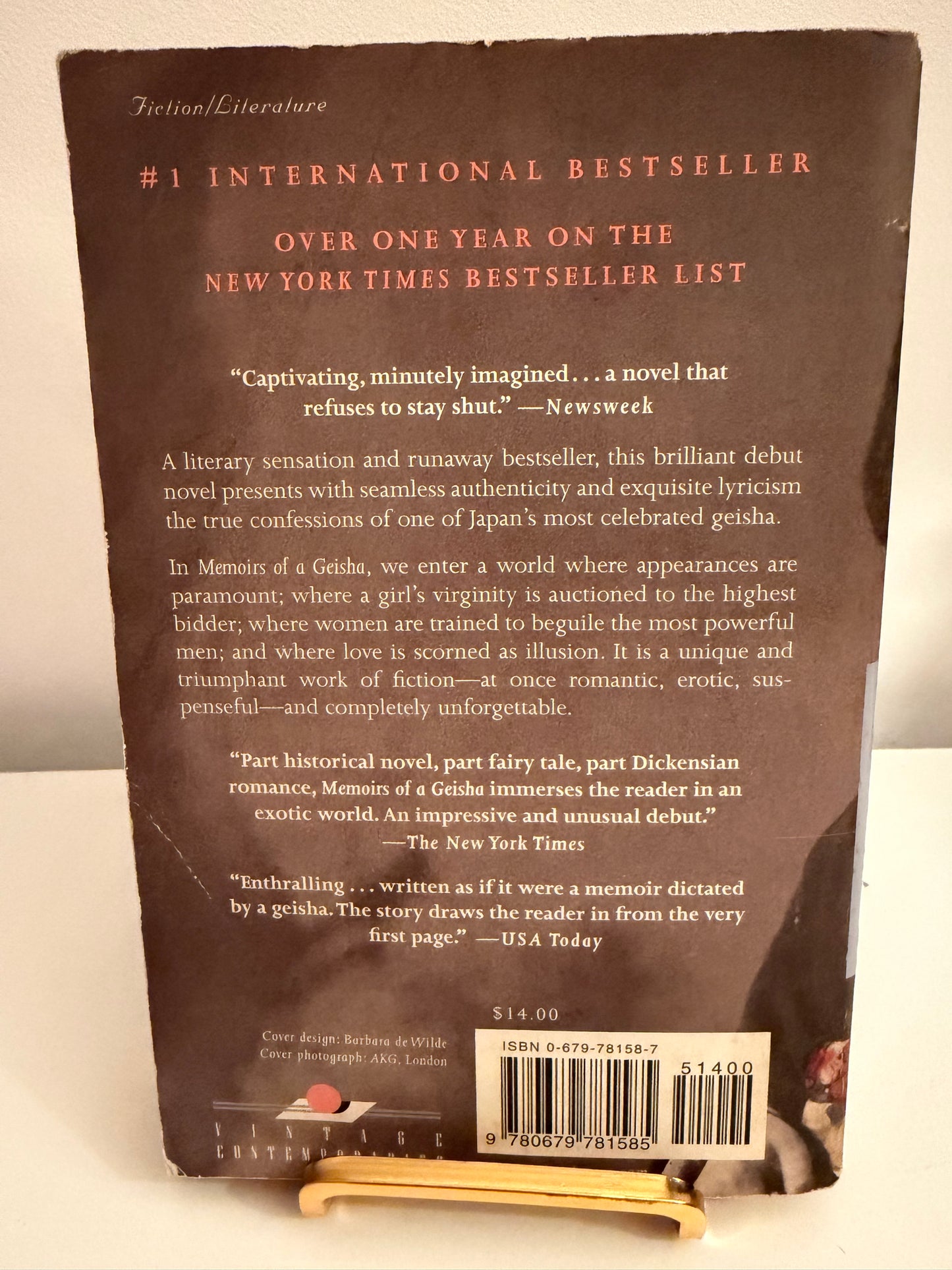 Memoirs of a Geisha a novel by Arthur Golden (Paperback book)