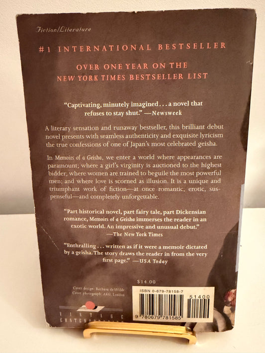 Memoirs of a Geisha a novel by Arthur Golden (Paperback book)