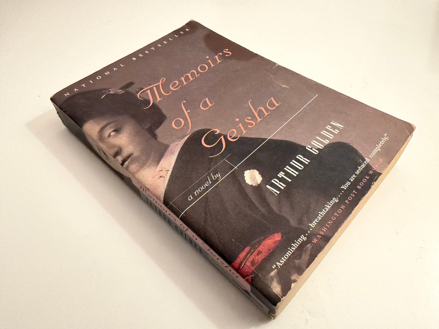Memoirs of a Geisha a novel by Arthur Golden (Paperback book)