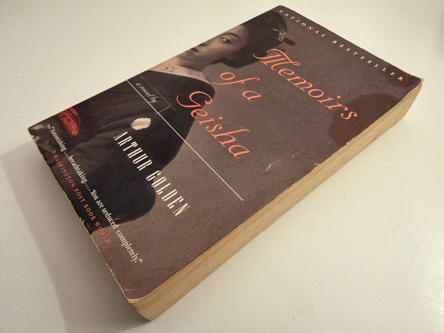 Memoirs of a Geisha a novel by Arthur Golden (Paperback book)